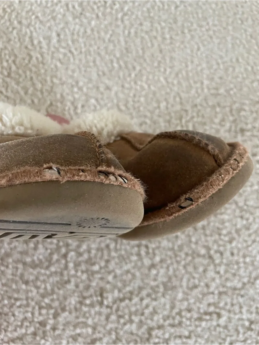 UGG Australia Kids’ Shearling Comfortable Slippers Size 1 Winter Cozy Leather